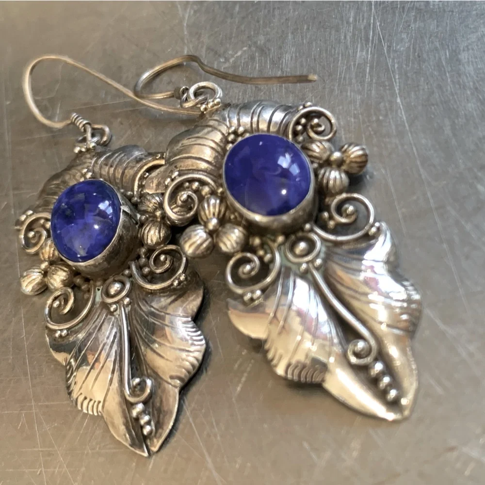 Sterling silver earrings with blue lapis stones. - Picture 1 of 1